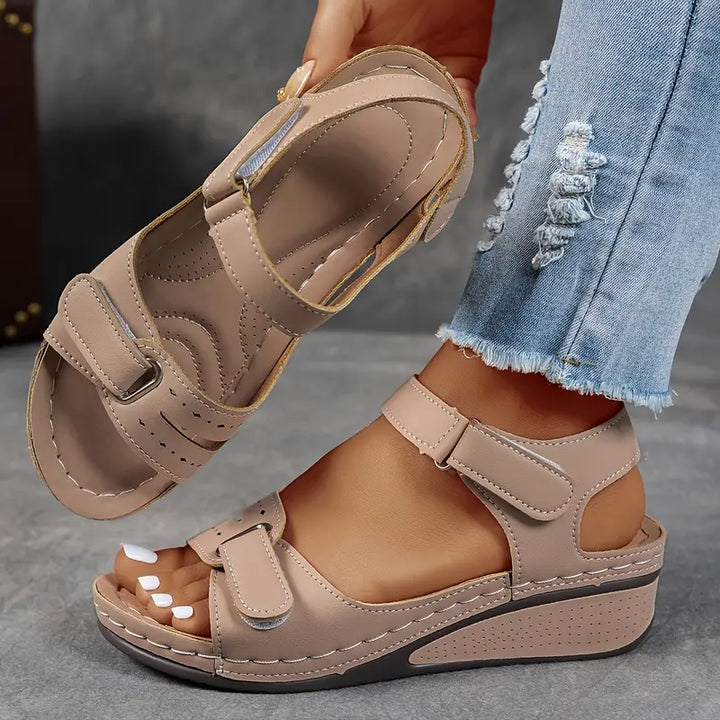Ebba™ | Ortopediska Sandaler med Kilklack