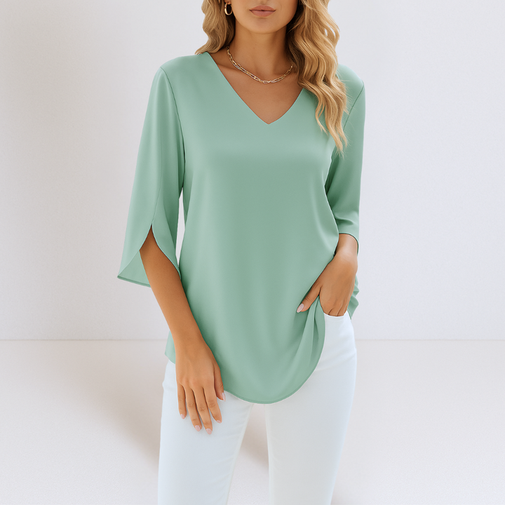 Stride™ - Elegant blus med V-ringning och slitsade ärmar