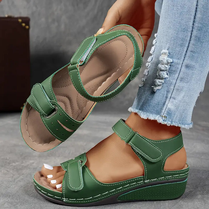 Ebba™ | Ortopediska Sandaler med Kilklack